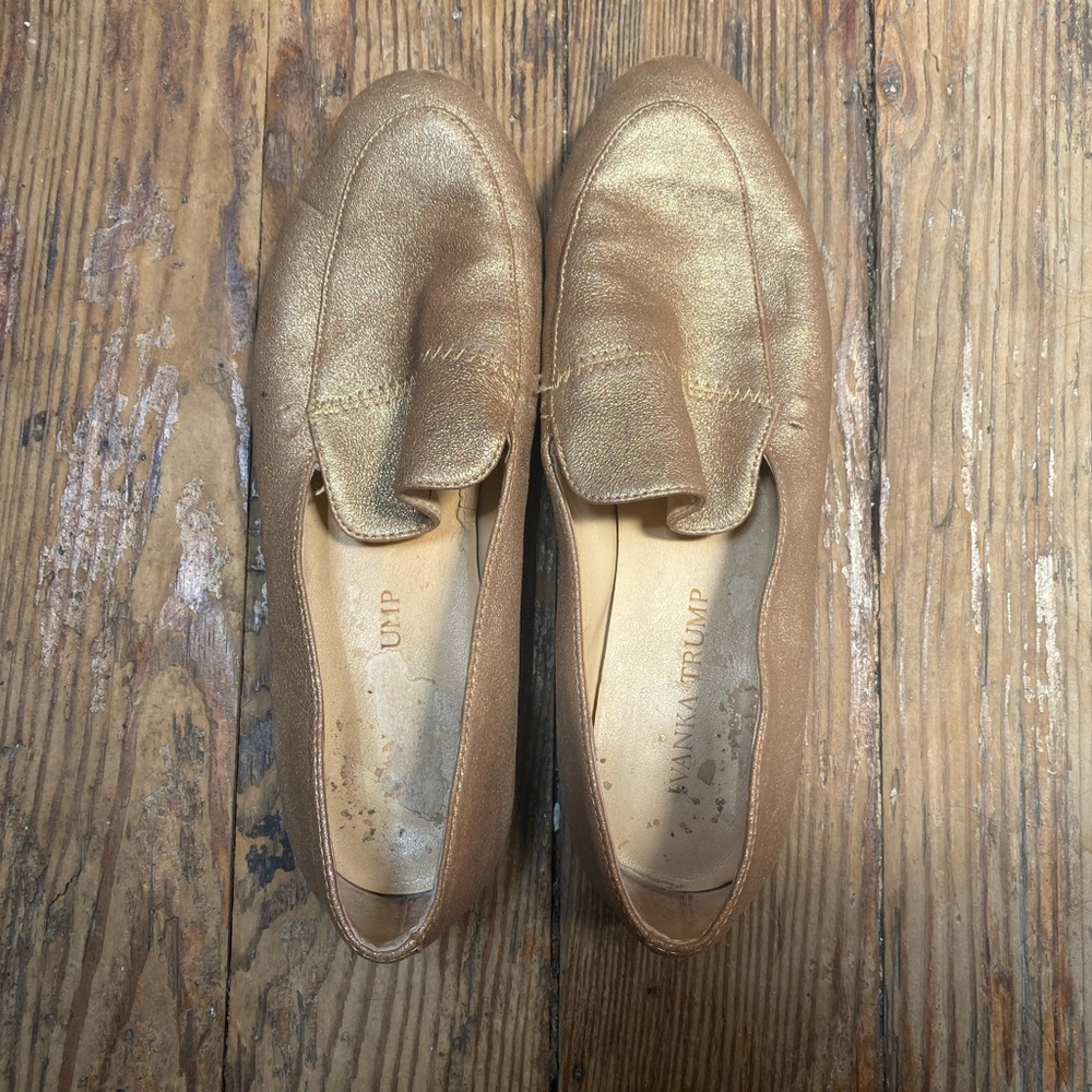 Ivanka Trump Flats! Flats has been used a lot during the summer and smell!